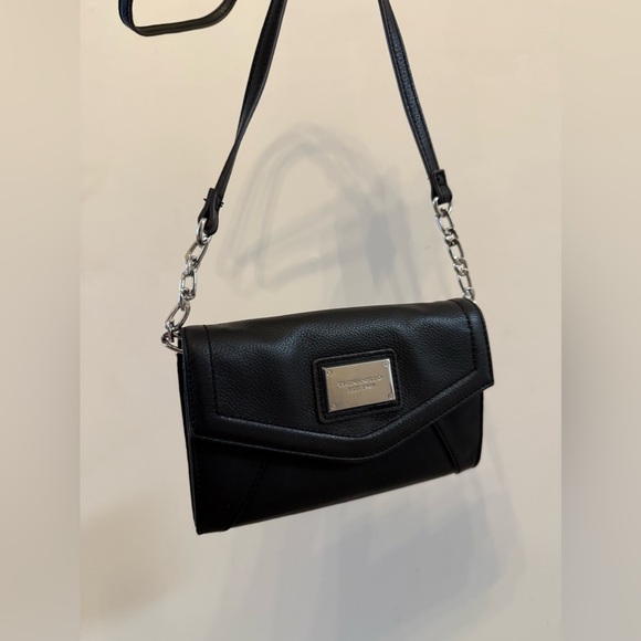 Tignanello Handbags - Tignanello Genuine Leather Crossbody